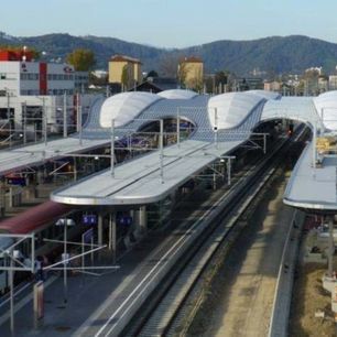 Inselbahnsteige und Bahnsteigdächer © Foto: tecton consult