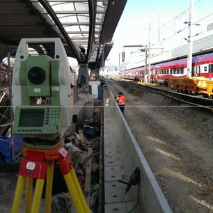 Kontrolle Bahnsteigkante, Bahnsteig 2/3 © Foto: ADP Rinner ZT GmbH